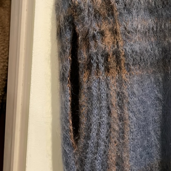 Blue plaid poncho - Picture 5 of 7